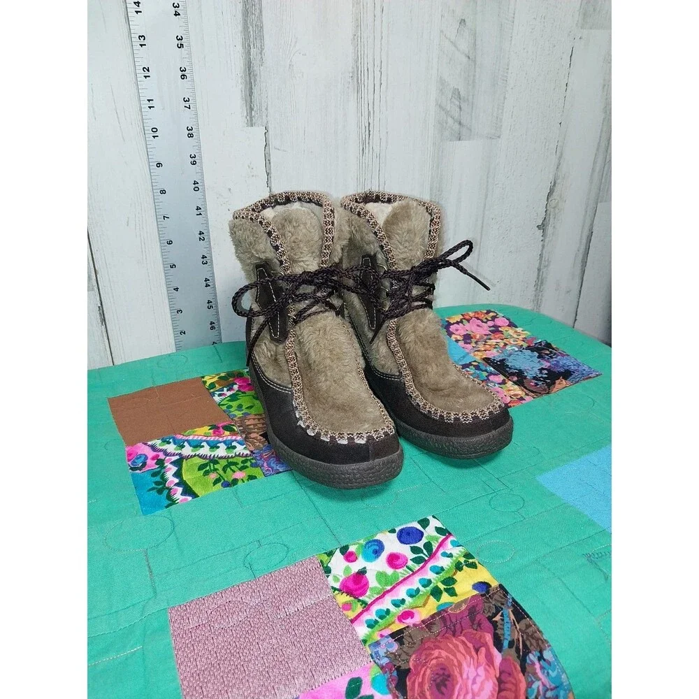 Vintage Snowland Women's Faux Fur Boots Leather Size 6 Wedge Rubber Heel LaceUp